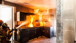 Sumqayıtda ev yandı