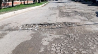 Gəncənin bitmək bilməyən yol problemi:  “Dağıdıb gediblər, asfaltlayan yoxdur” - FOTO