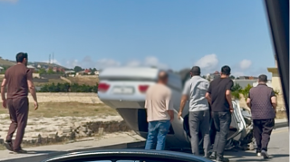 Novxanı-Pirşağı yolunda “Mercedes” aşdı    - VİDEO
