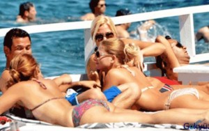 Tanınmış idmançılarımız oteldən qovuldu - Qızlara sataşıblar