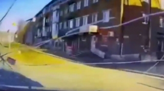 Sürücü iki yeniyetməni belə vurdu - ANBAAN VİDEO 