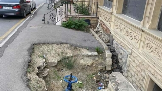 Təmir olunan küçə səkisində iş niyə yarımçıq qalıb?  - FOTO