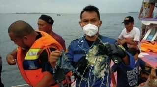 İndoneziyada qəzaya uğrayan təyyarənin “qara qutu”su tapılıb