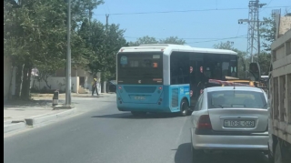 Sərnişinlərin həyatı ilə "oynayan" avtobus sürücüsü  - VİDEO