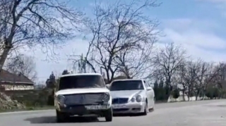 Biləsuvarda “Mercedes”lə “VAZ”ın toqquşma anı anbaan videoya çəkildi   - VİDEO