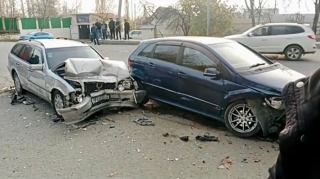 İsmayıllıda iki “Mercedes” toqquşdu,  sürücülərdən biri xəsarət aldı   - VİDEO