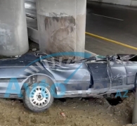 Bakıda sərxoş həkimin idarə etdiyi "BMW" körpüdən aşdı, sərnişin öldü - VİDEO