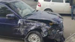 Sumqayıtda 3 avtomobil toqquşub, dayanacaqda duranlar xəsarət alıb 