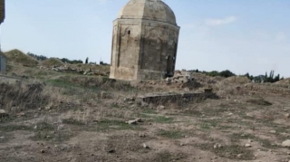 Ermənilərin təxribatı nəticəsində Şeyx Babı türbəsinə ziyan dəyib - FOTO