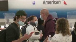 Sərnişinlər tibbi maskadan imtina etdi: Pilot təyyarəni geri döndərdi 