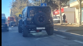 Перекрыл переход своим "Jeep"ом - Пешеходы в опасности - ФОТО 