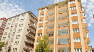 Xırdalanda 13-cü mərtəbədən yıxılan oğlan sağ qaldı 