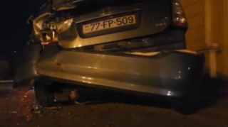 Bakıda avtobus "Prius"la toqquşdu - FOTO 