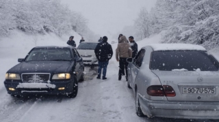Qar və çovğun səbəbindən İsmayıllı yolu bağlanıb - FOTO 