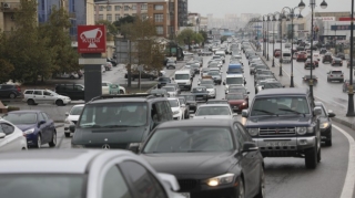 Deputat parklanmadan narazılıq etdi:  “Hər gün 2-3 saat tıxacda qalırıq”