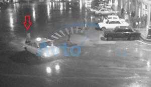 Bakıda daha bir piyadavurma: taksi sürücüsü gənc qızı vurdu - VİDEO