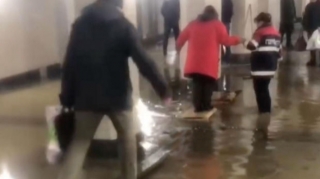 Rusiyada Moskva metropolitenində “Kalmar oyunu” - VİDEO 