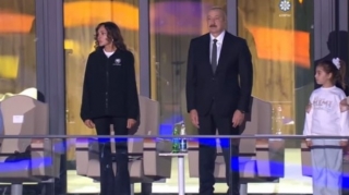 Ильхам Алиев и Мехрибан Алиева наблюдают за церемонией открытия III Игр стран СНГ 