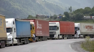 Gürcüstan Ermənistana gedən yük maşınlarını sərhəddən buraxmır 