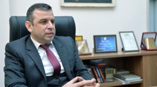 Baş redaktor:  “Həyat yoldaşım və uşaqlarım artıq evə buraxılıblar”