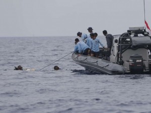 İndoneziyada qəzaya uğramış sərnişin təyyarəsinin füzelyajı tapılıb