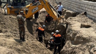 Sumqayıtda fəhlə dağıntılar altında qalıb - FOTO 