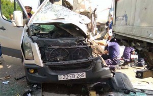 Gəncəyə gedən avtobus qəzaya düşdü - 2 nəfər öldü  - FOTOLAR