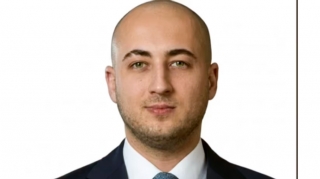 Nazir aparat rəhbəri və müşavir təyin etdi 