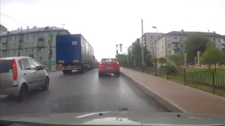 "TIR"ın əyləcindəki nasazlıq qəzaya səbəb oldu - VİDEO