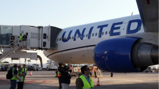 ABŞ-də bir qışqırıq təyyarənin təcili enişinə səbəb oldu 