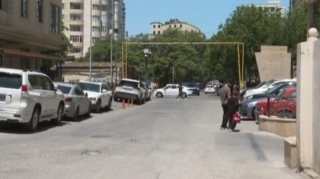 Bu küçədə qadağanedici nişan yoxdur, amma sürücülər cərimələnir - VİDEO 