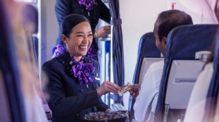 Təyyarədə sərnişinlərin ən çox verdiyi suallar maraqla qarşılandı - FOTO