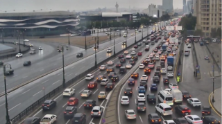 На каких улицах Баку 30 октября наблюдаются транспортные заторы? 