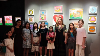 Arzu Əliyeva rəsm qalereyasında - FOTOLAR 