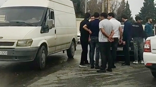 Maştağada qəza: “BMW” yük maşınıyla toqquşdu    - VİDEO