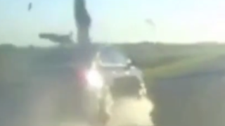 Ötmə edən sürücü yol kənarındakı yaşlı qadını belə vurdu - ANBAAN VİDEO 