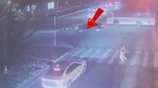 Распространились новые кадры ДТП в Баку, в котором погиб 19-летний мотоциклист - ВИДЕО