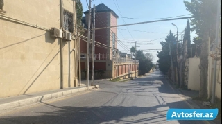 Badamdarda yola tramplin qoyduran keçmiş məmur qonşuları ziyana saldı - VİDEO