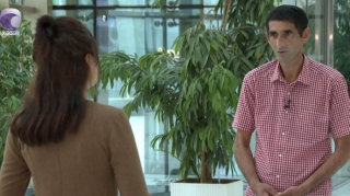 Araba sürür, adına 5 şirkət var - VİDEO