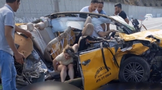 Avtomobil yük maşınına çırpıldı:  polis zabiti və anası öldü, atası və arvadı isə yaralandı - FOTO 