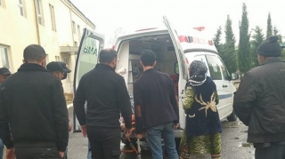 Oğuzda 66 yaşlı qadın boğazını kəsdi