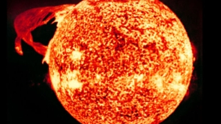 Günəşdə güclü partlayış baş verib