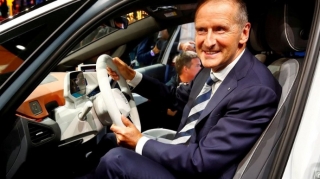 “Volkswagen”in baş direktoru istefa verib 