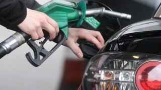 Bloger 30 yaşlı avtomobilin çəninə benzin əvəzinə bu mayeni tökdü - FOTO 