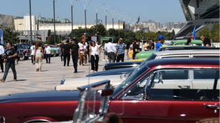 Bulvarda retro avtomobillər, dolub-daşan nostalji anlar - FOTO