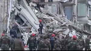 Gəncədə dağıntılar altında qalanlar belə çıxarıldı – VİDEO +18