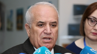 Baş epidemioloq:  “Yayın istisində qoruyucu geyimlərdə əziyyət çəkən həkimlərə yazığınız gəlsin”