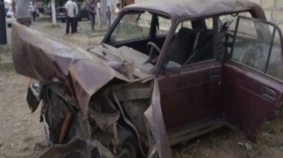 Bərdədə "07" aşdı;  sürücü xəsarət alıb - FOTO