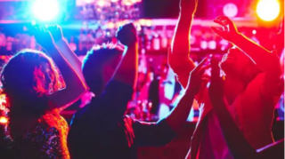 Şirkətin 183 min manat pulunu qızlara xərcləyən əməkdaşa hökm oxundu 