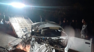 Qubada "07" ağaca çırpıldı,  4 ölü, 1 yaralı var - FOTO